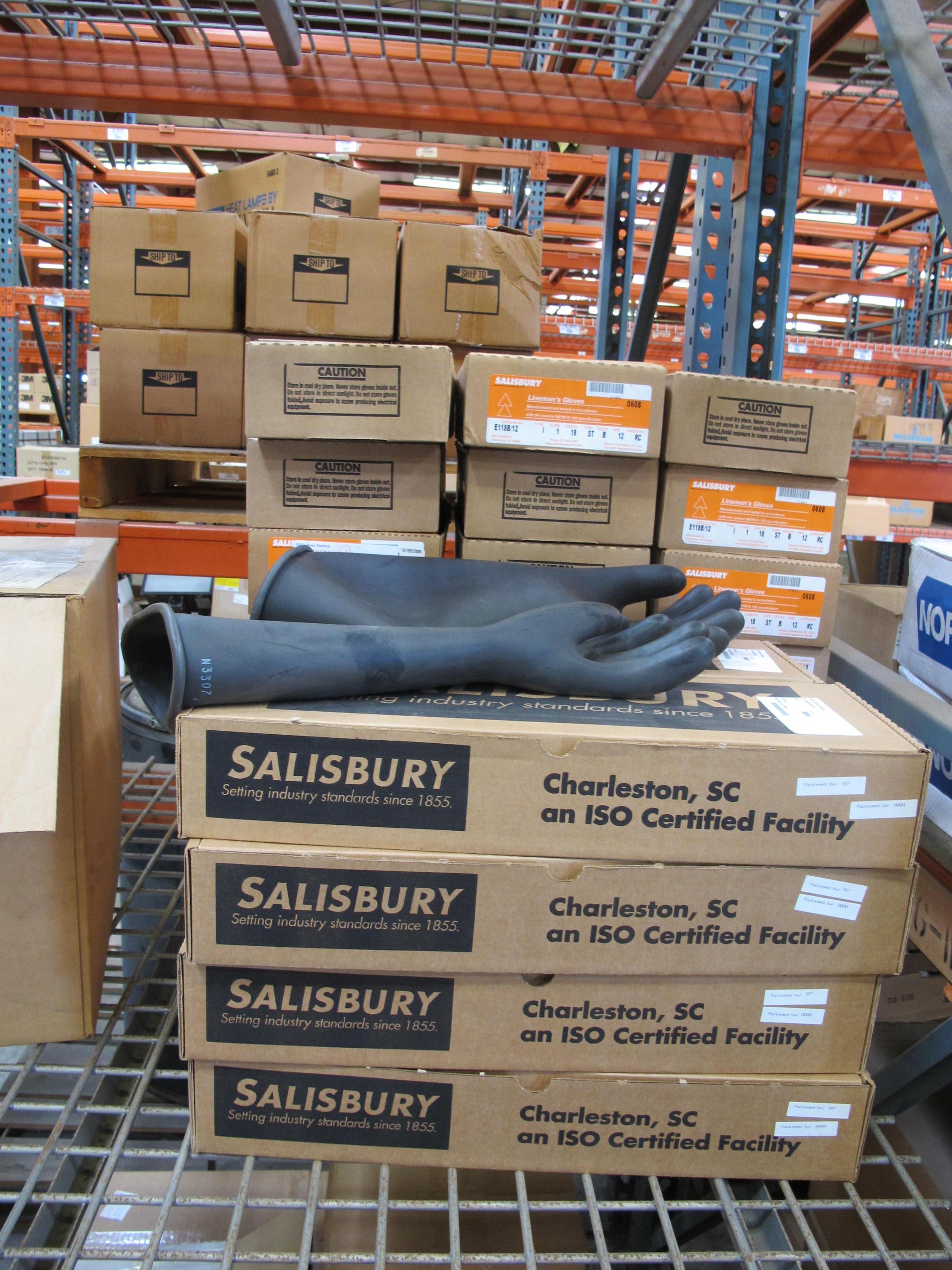 LOT TO INCLUDE: LARGE QUANTITY OF LEATHER, RUBBER AND LATEX GLOVES. LOADING & HANDLING FEE $15-4175